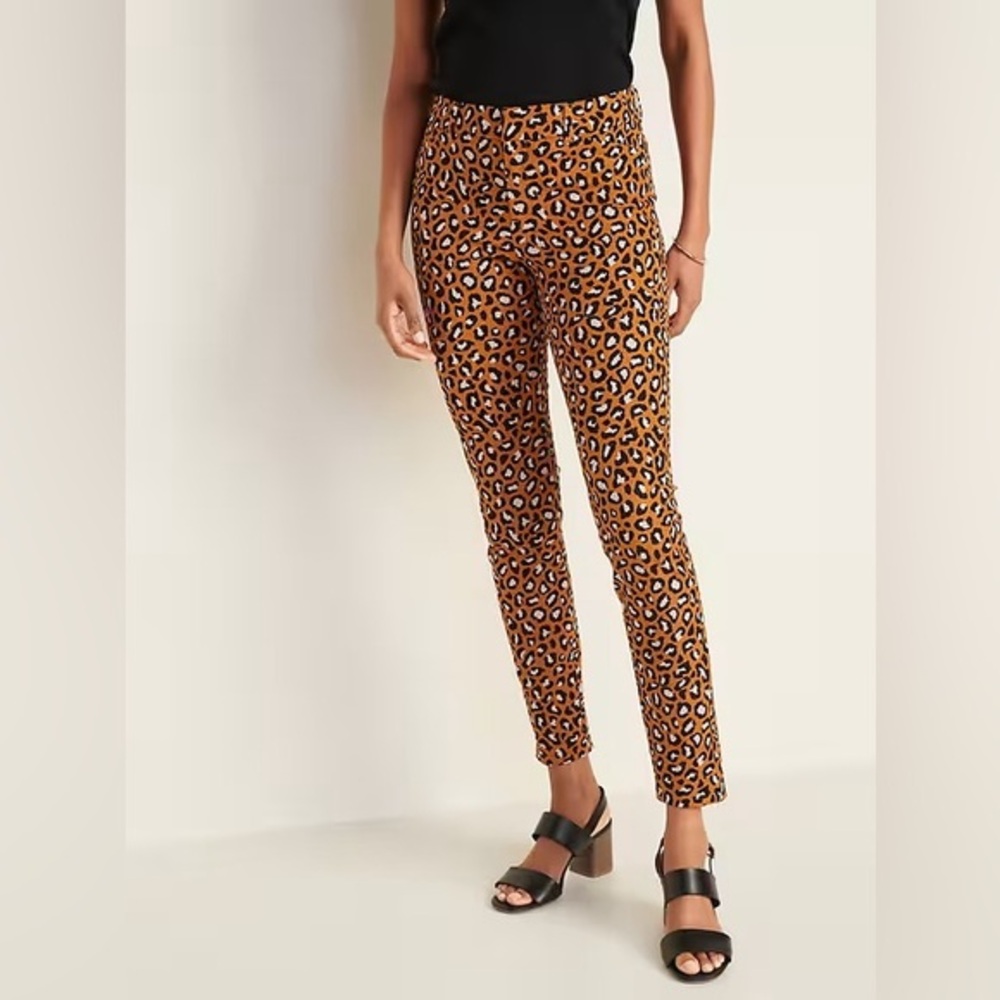 Old Navy Mid Rise Printed Pixie Ankle Pants in Leopard Cropped Womens Size 6